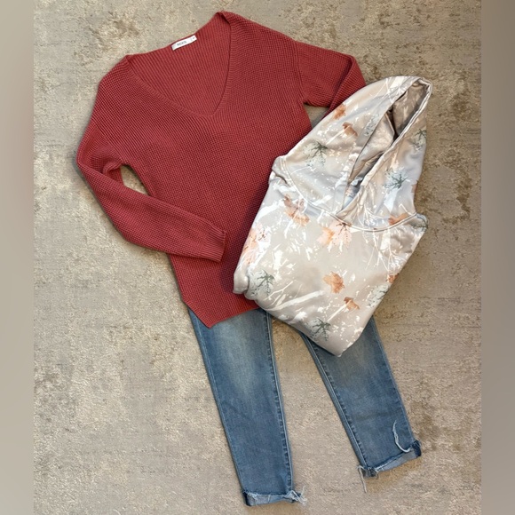 Closet Refresh - 6 Piece Multi-Brand Bundle - Mixed Size Clothing Lot Capsule - Picture 16 of 16